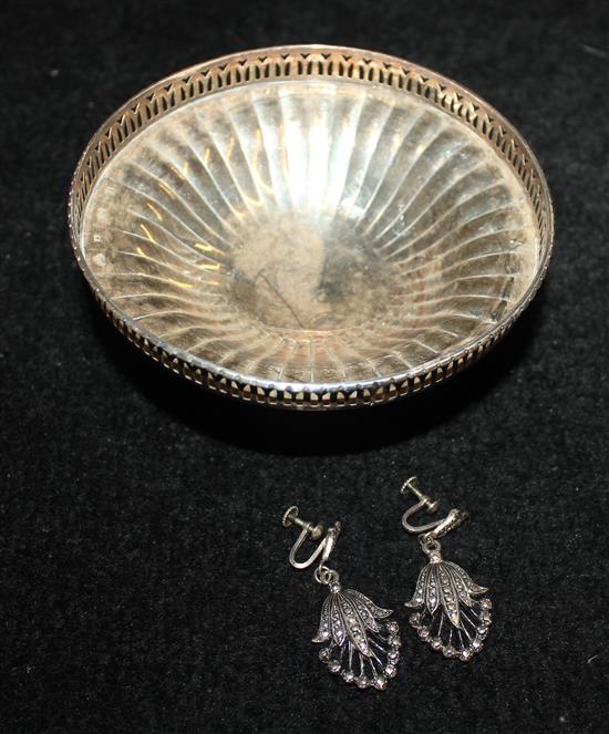 Silver box, bon bon dish and earrings